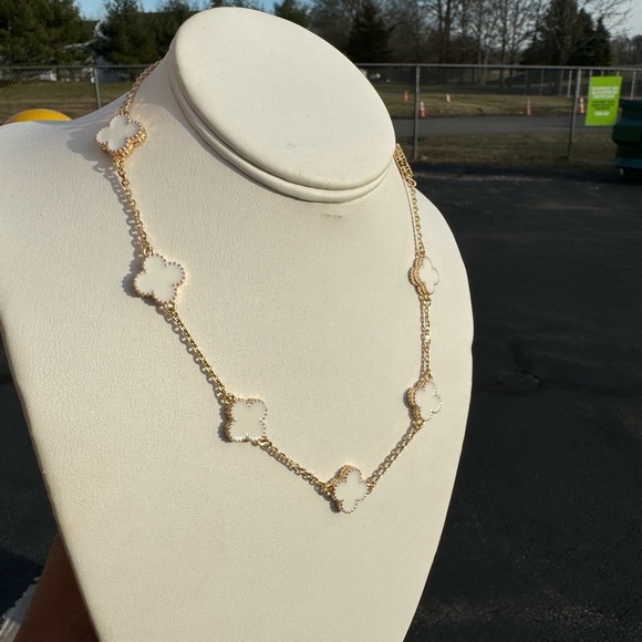 NEW ARRIVALS STATEMENT NECKLACE - Picture 10 of 16